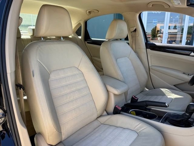 Used 2014 Volkswagen Passat TDI SEL Premium FWD image 23