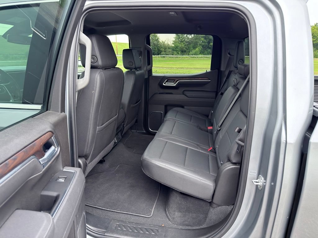 Used 2025 GMC Sierra 1500 SLT AWD/4WD image 11