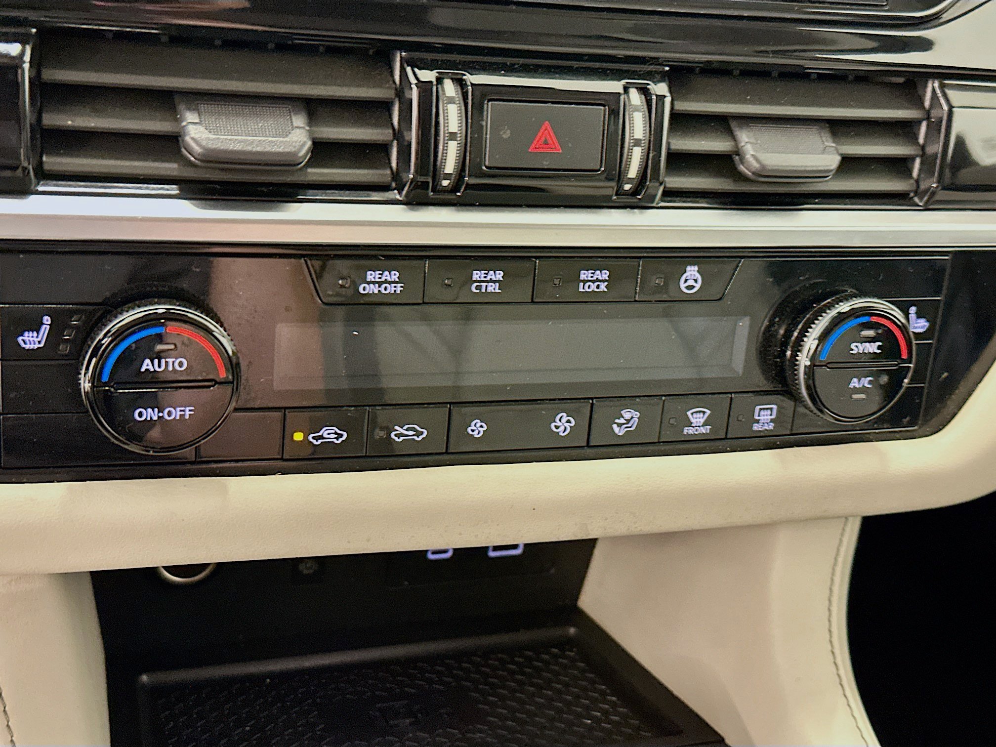 Used 2023 Nissan Pathfinder SL w/ Black Appearance Package AWD/4WD image 24