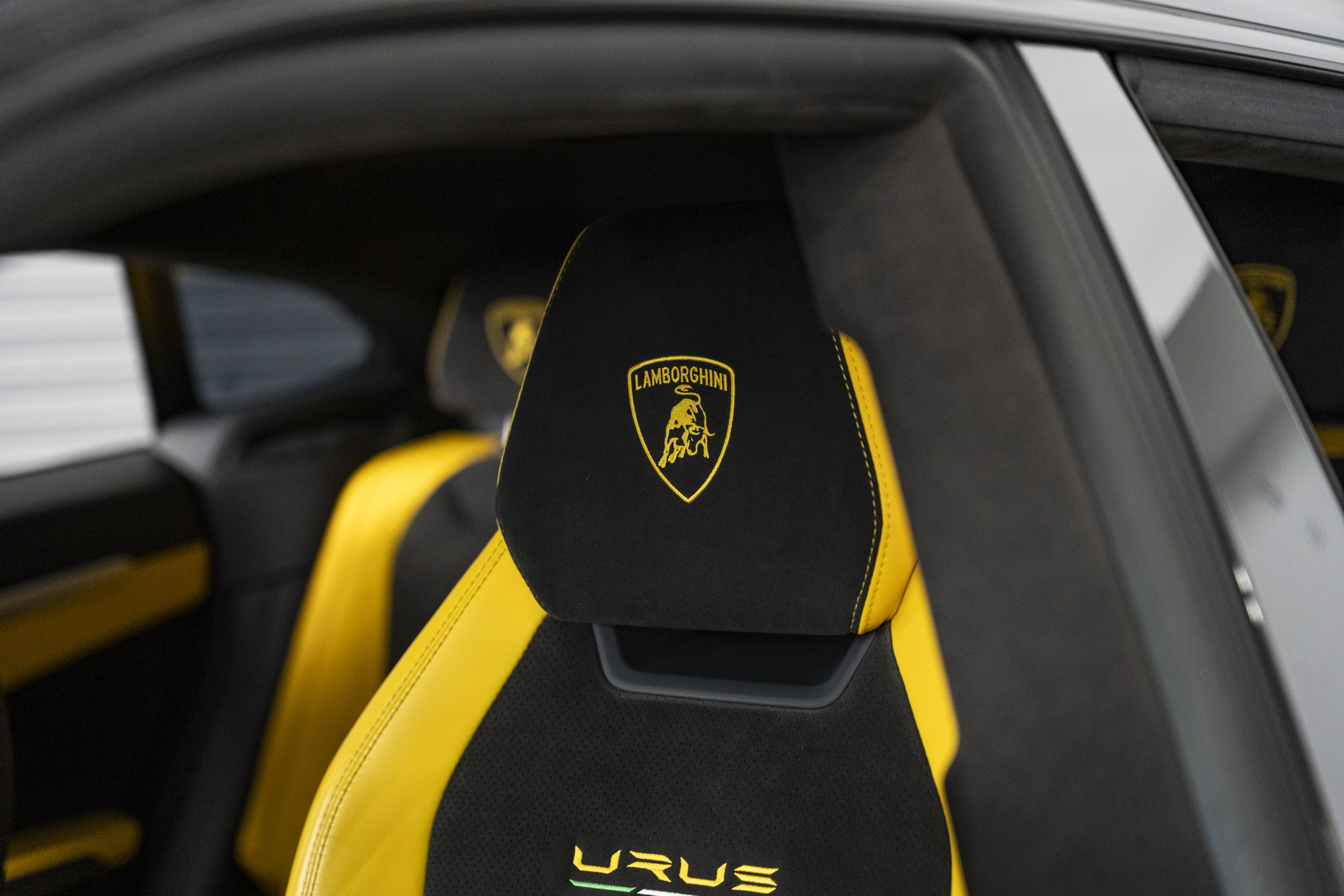 Used 2022 Lamborghini Urus AWD/4WD image 22