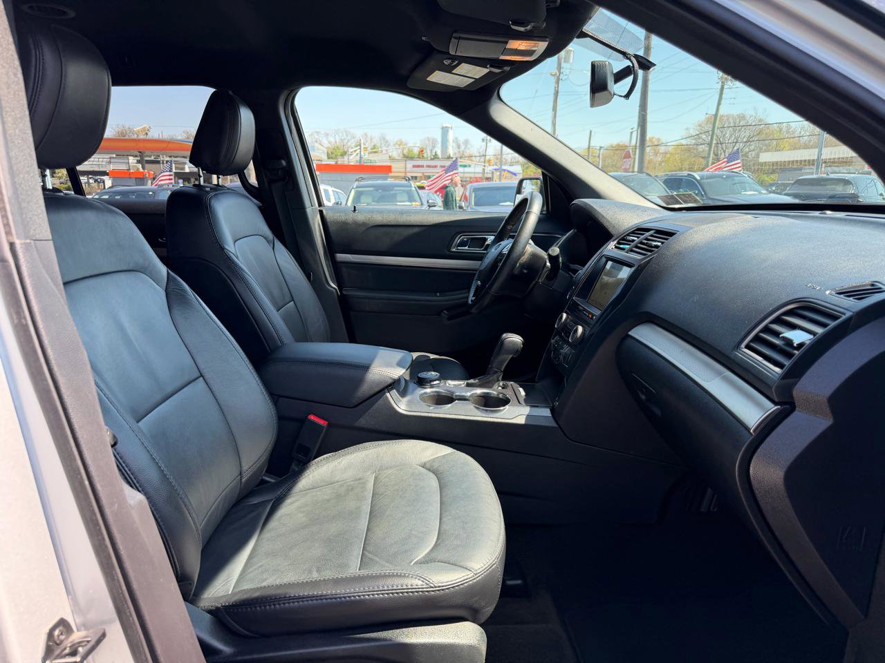 Used 2018 Ford Explorer XLT w/ Equipment Group 202A image 21