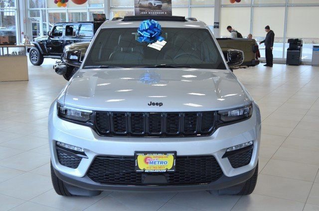 New 2025 Jeep Grand Cherokee Limited w/ Black Appearance Package image 3