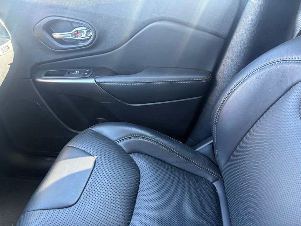 Used 2020 Jeep Cherokee Limited image 13