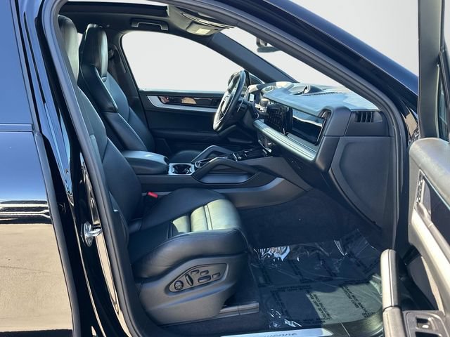 Used 2024 Porsche Cayenne Coupe AWD/4WD image 22