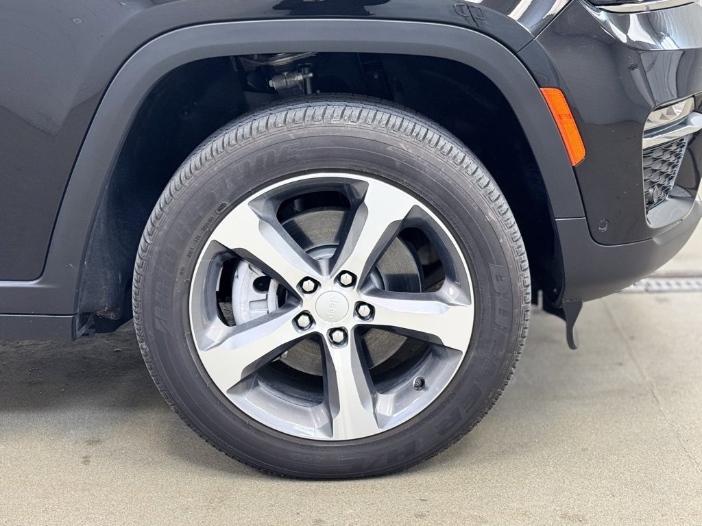 Used 2025 Jeep Grand Cherokee Limited 4xe w/ Luxury Tech Group II image 4