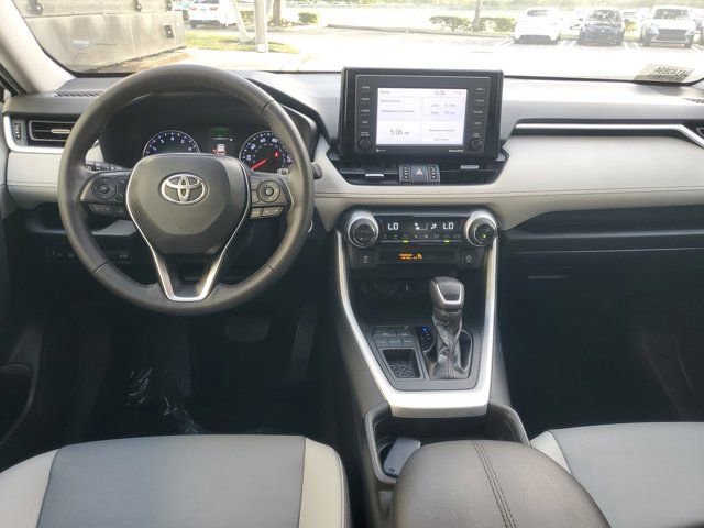 Used 2020 Toyota RAV4 XLE Premium image 11