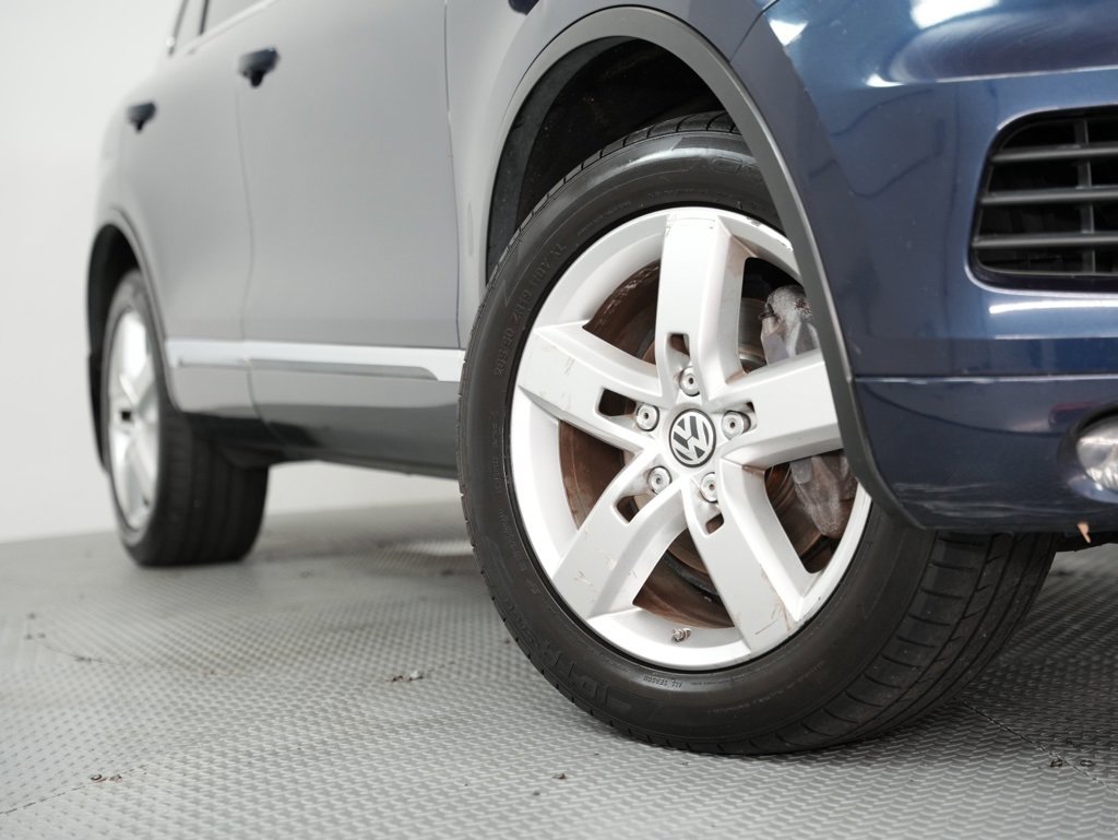 Used 2013 Volkswagen Touareg VR6 image 18