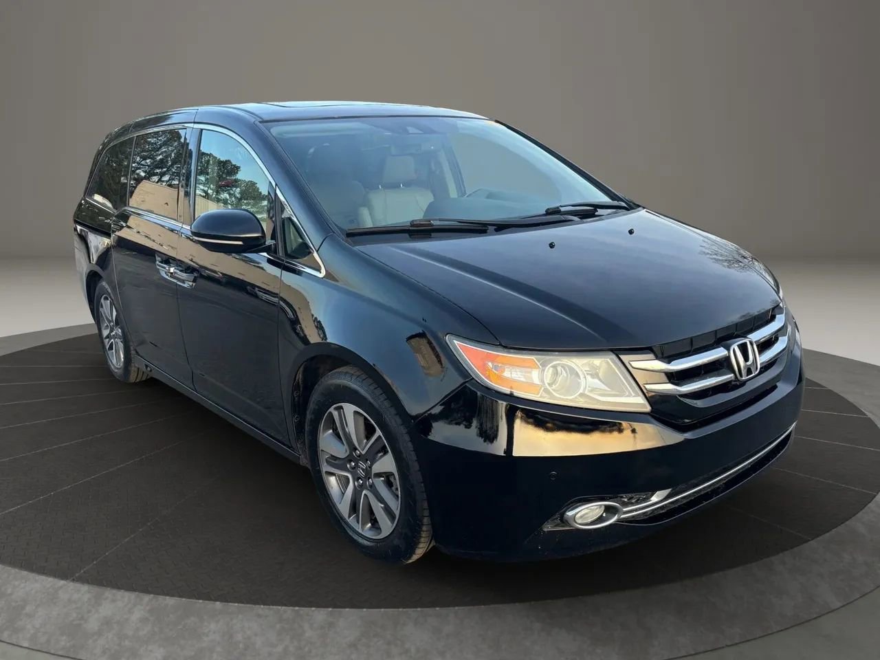 Used 2015 Honda Odyssey Touring image 2