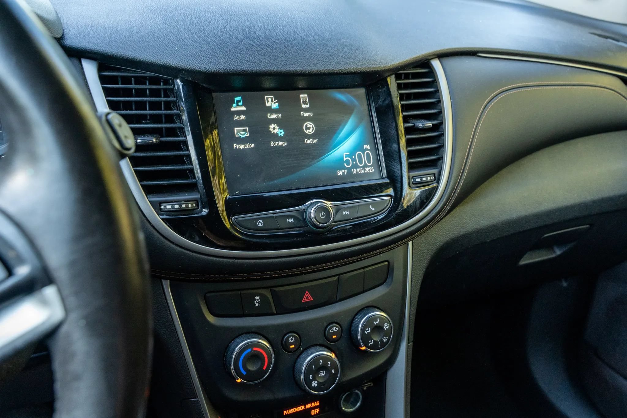 Used 2017 Chevrolet Trax LT w/ Driver Confidence Package FWD image 18