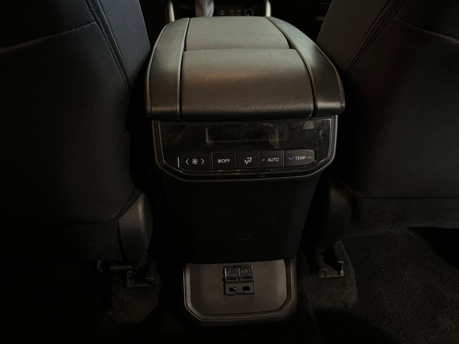 Used 2025 Toyota Highlander LE FWD image 24