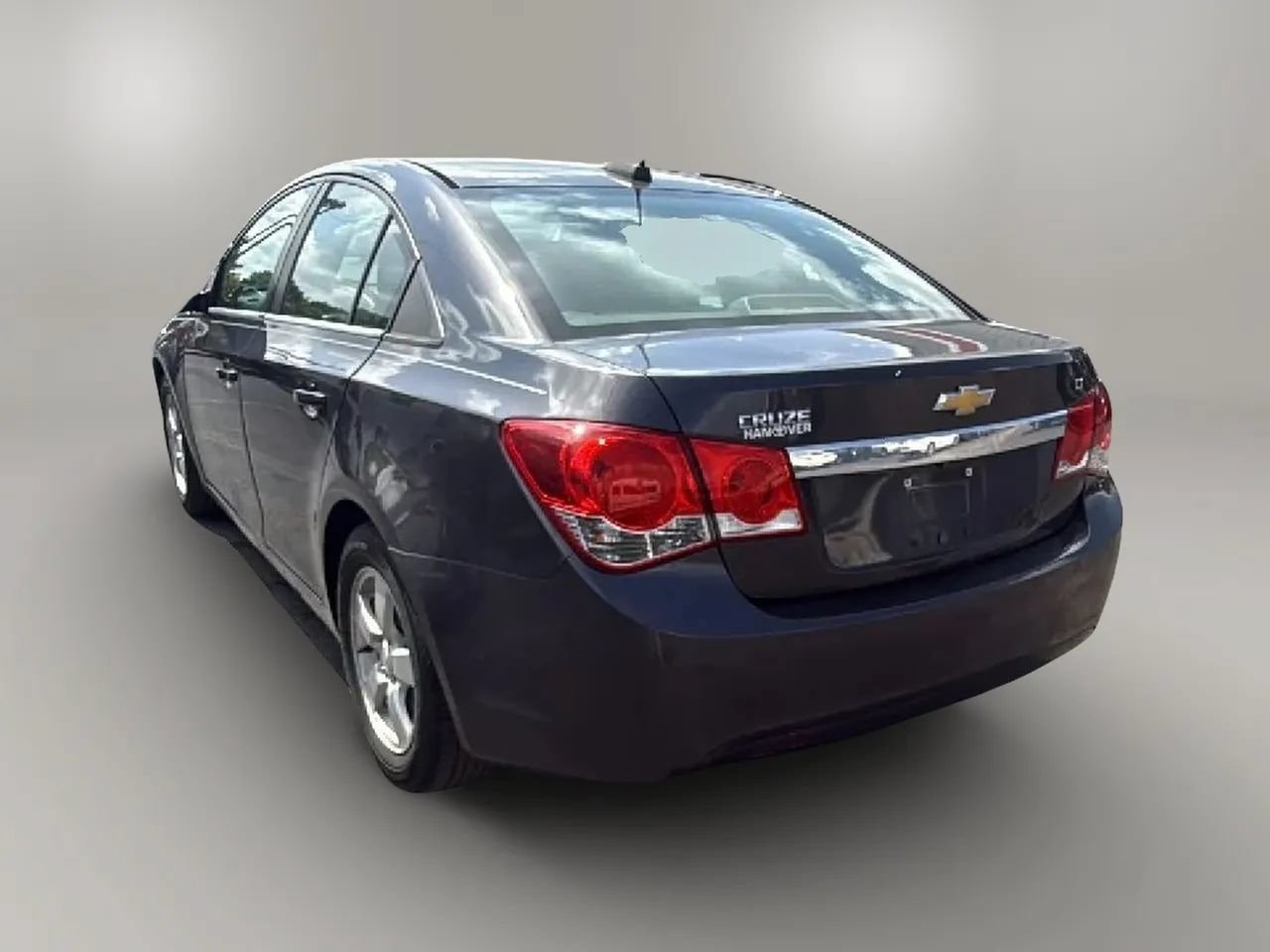 Used 2016 Chevrolet Cruze LT w/ Technology Package FWD image 2