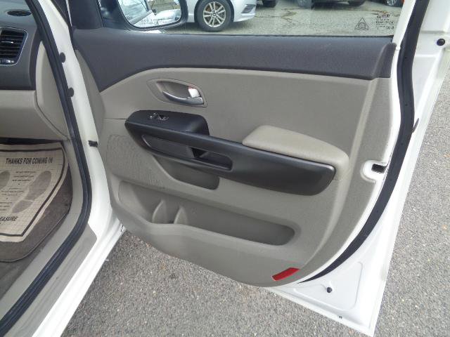 Used 2016 Kia Sedona L image 16