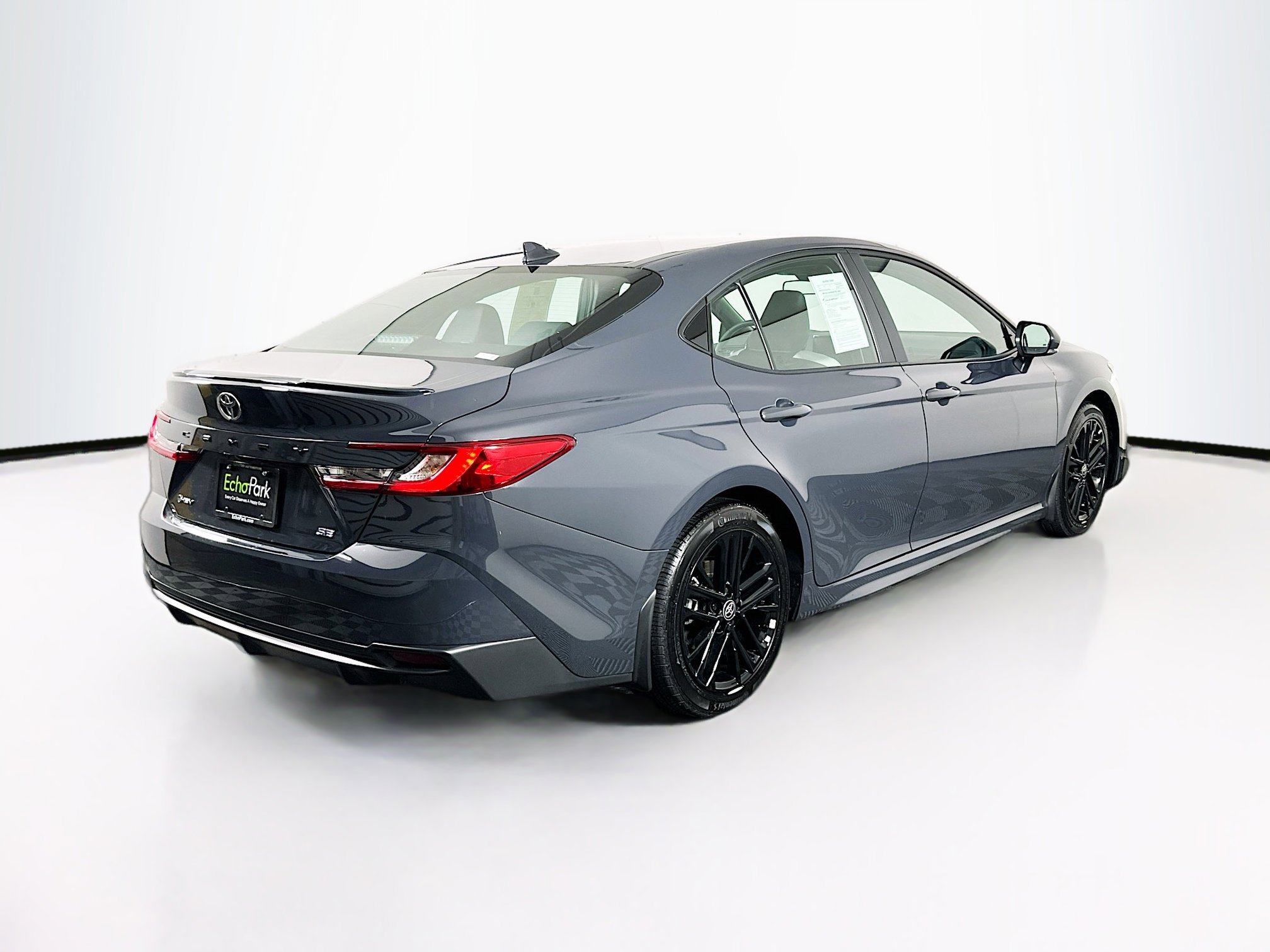 Used 2026 Toyota Camry SE FWD image 9