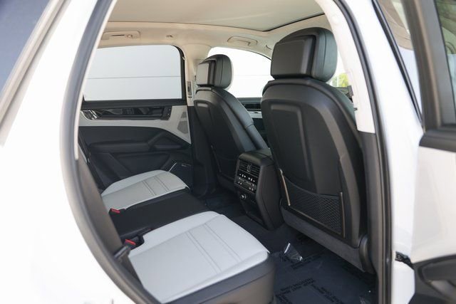 New 2025 Porsche Cayenne Turbo image 26