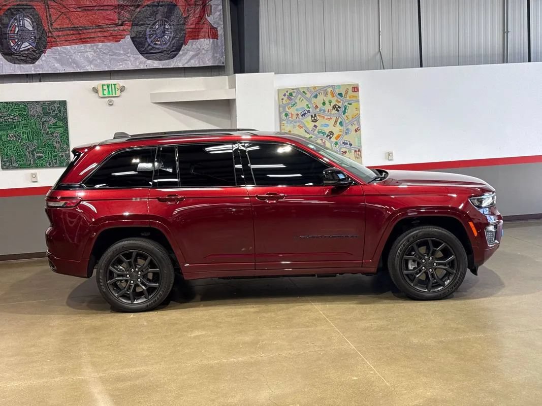 Used 2023 Jeep Grand Cherokee 30th Anniversary AWD/4WD image 58