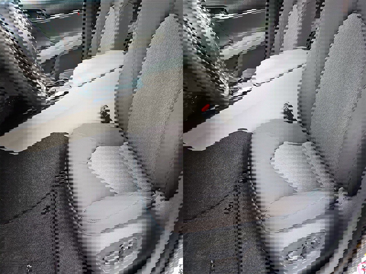 Used 2018 Toyota Camry LE image 14