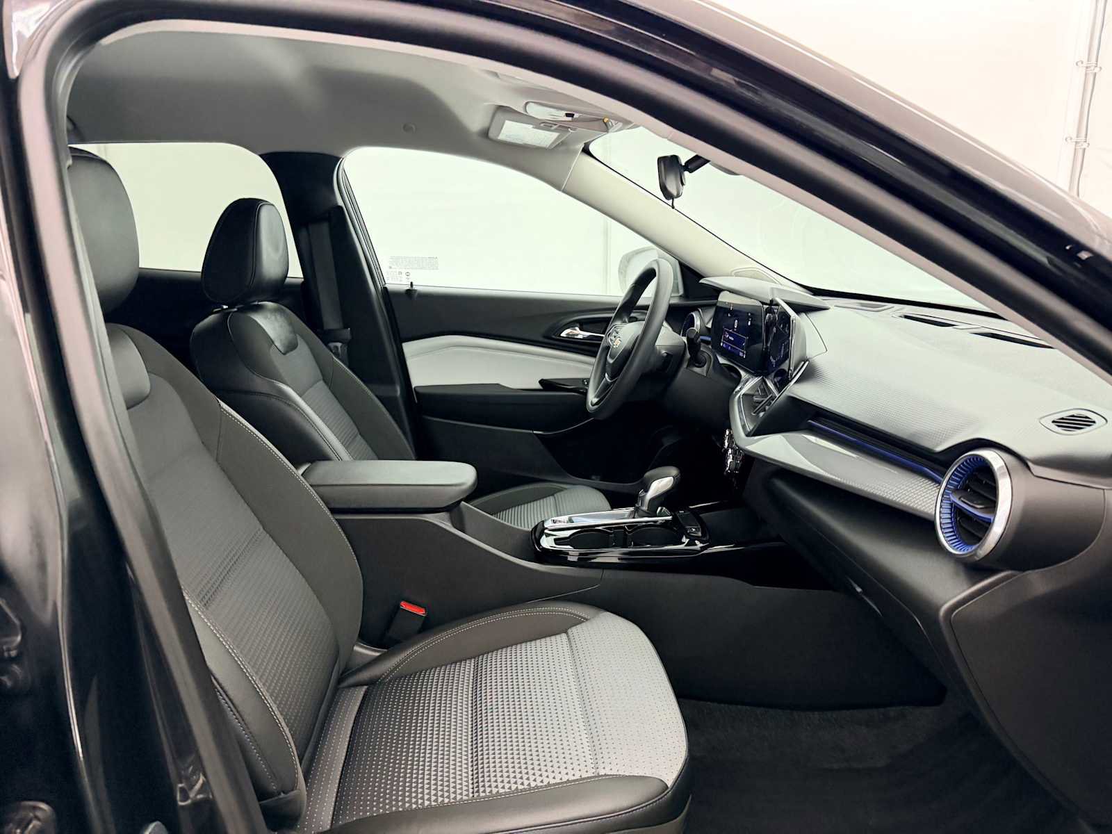 Used 2024 Chevrolet Trax LT image 22