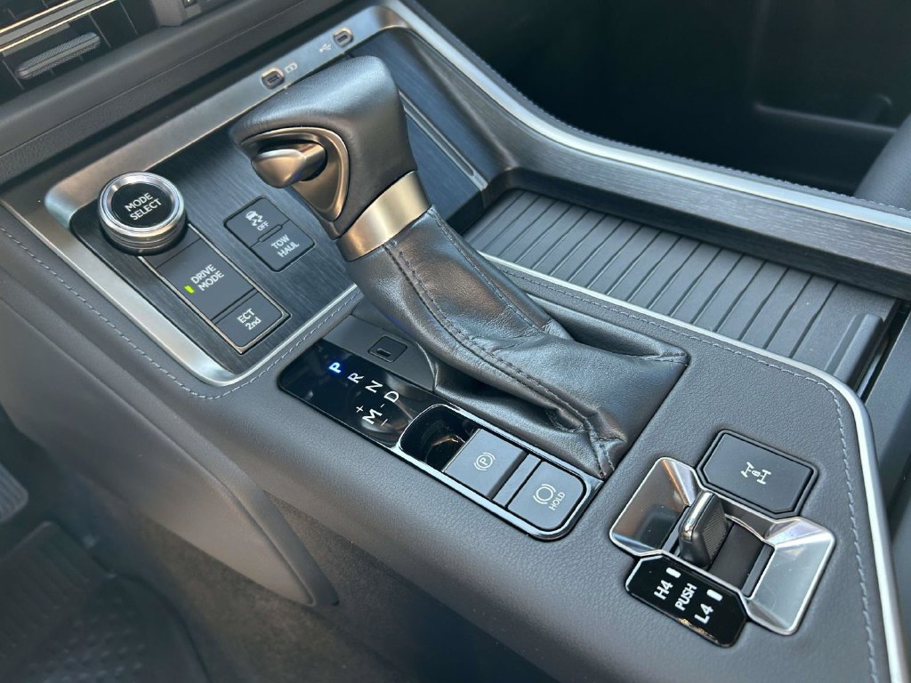 Used 2024 Lexus GX 550 w/ Accessory Package (2T) AWD/4WD image 28