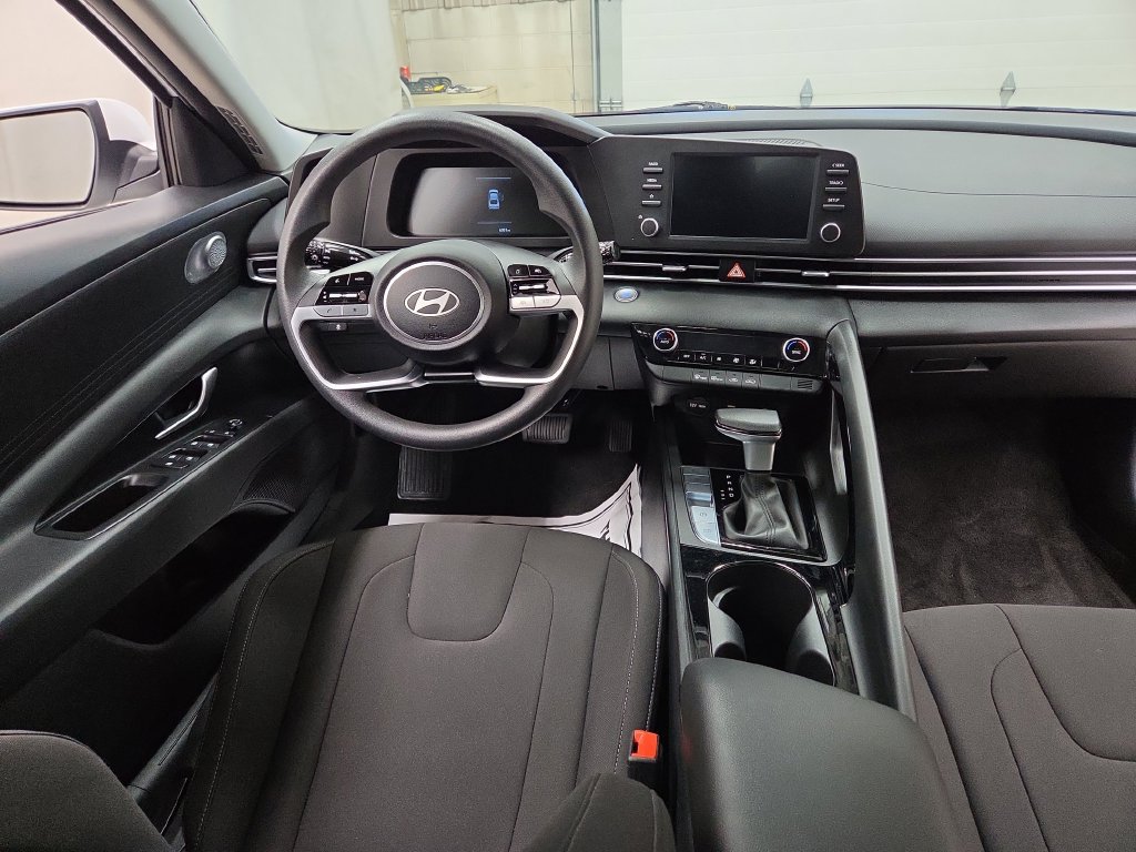 Used 2025 Hyundai Elantra Hybrid FWD image 12