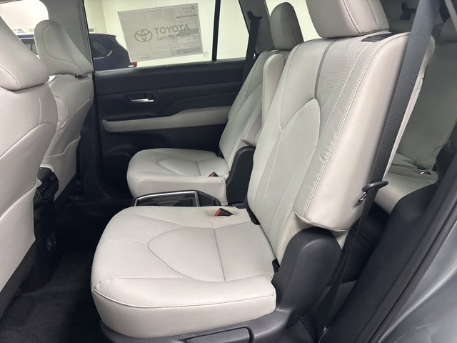 New 2026 Toyota Grand Highlander Platinum image 25