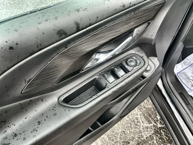 Used 2023 GMC Terrain SLE w/ Driver Convenience Package image 17