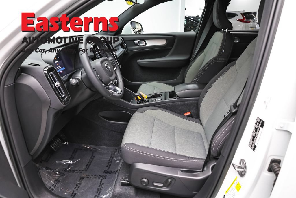 Used 2023 Volvo XC40 B5 Core AWD/4WD image 14