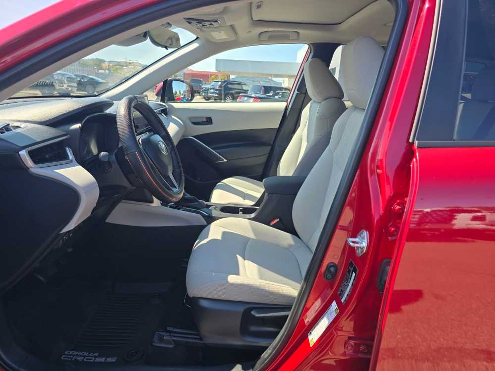 Used 2024 Toyota Corolla Cross LE w/ Moonroof Package AWD/4WD image 9