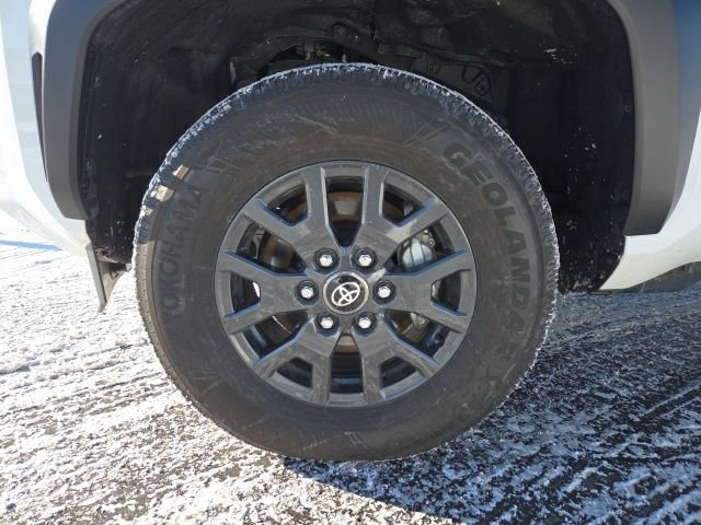 Used 2025 Toyota 4Runner SR5 image 25