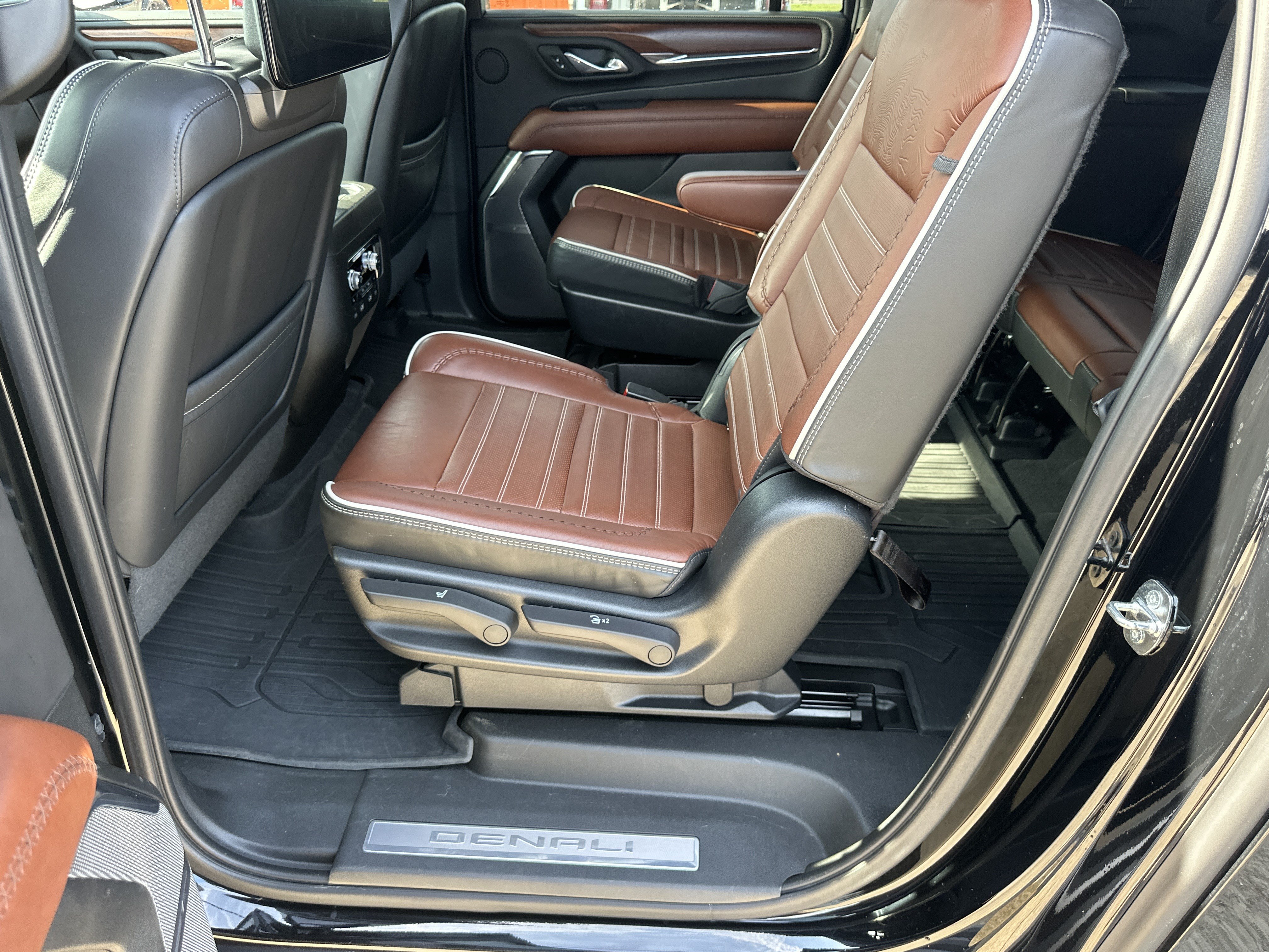 Certified 2023 GMC Yukon XL Denali Ultimate AWD/4WD image 23