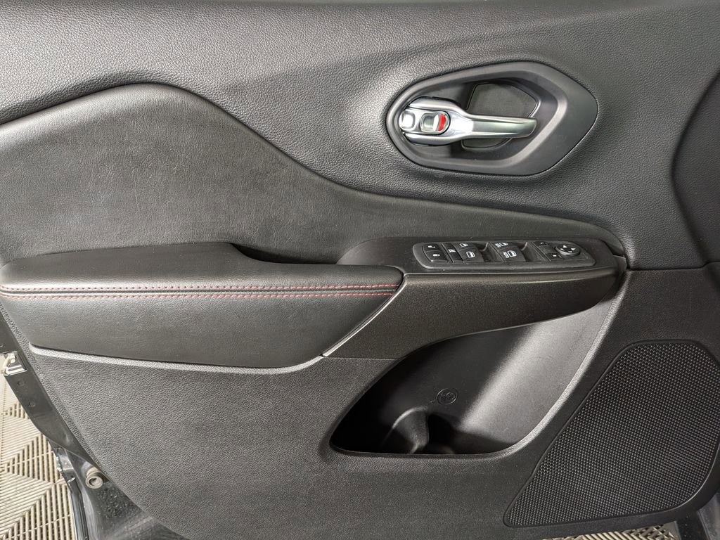 Used 2020 Jeep Cherokee Trailhawk w/ Cold Weather Group image 15