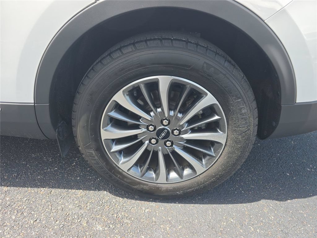 Used 2023 Lincoln Nautilus FWD w/ Premium Package image 11