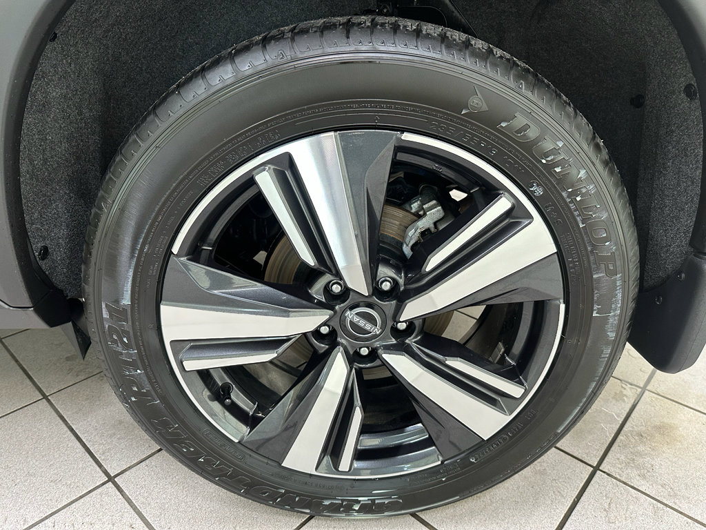 Used 2025 Nissan Rogue SL w/ Tech Package image 15