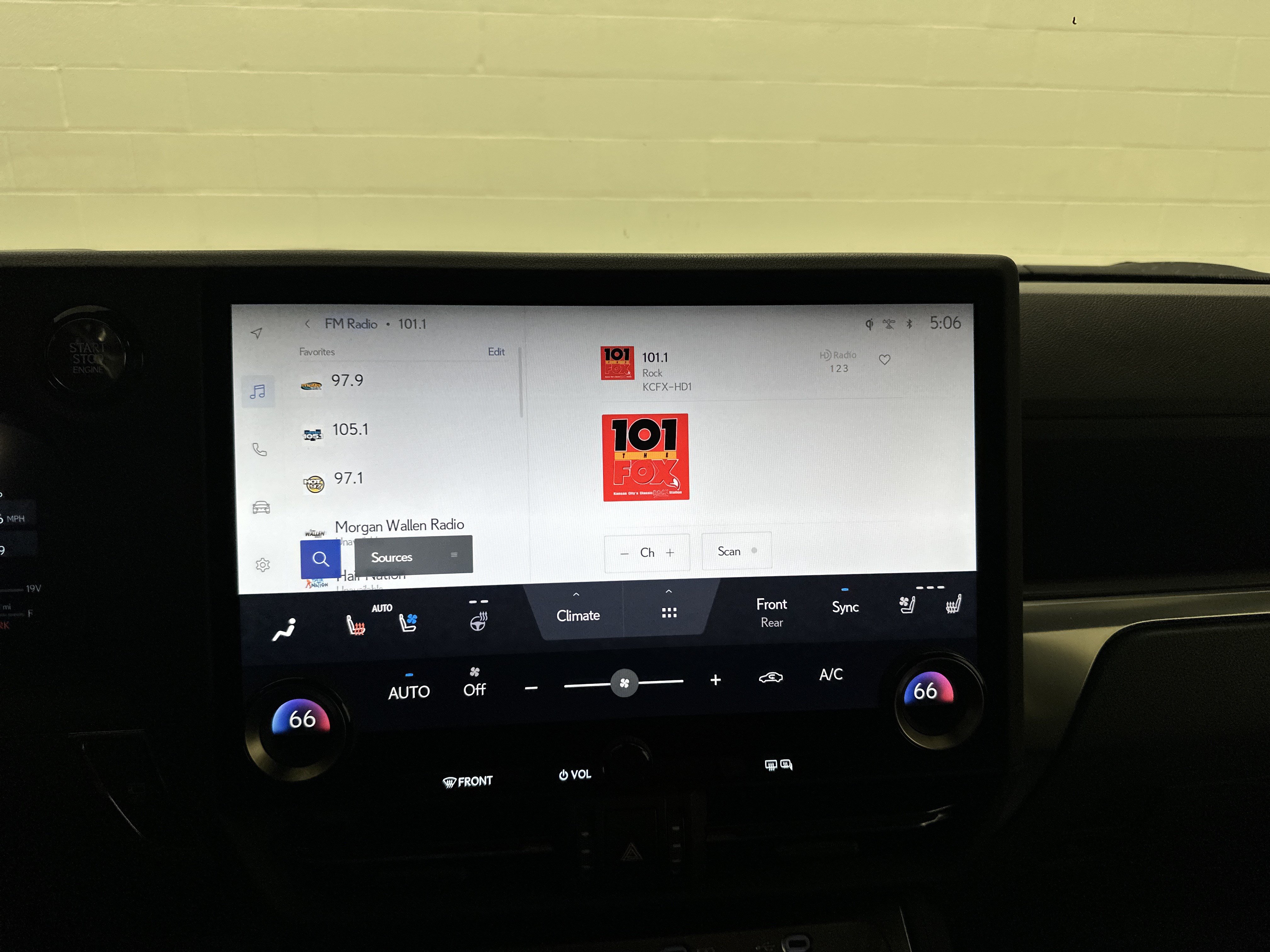 Certified 2024 Lexus GX 550 w/ Accessory Package (2T) AWD/4WD image 23