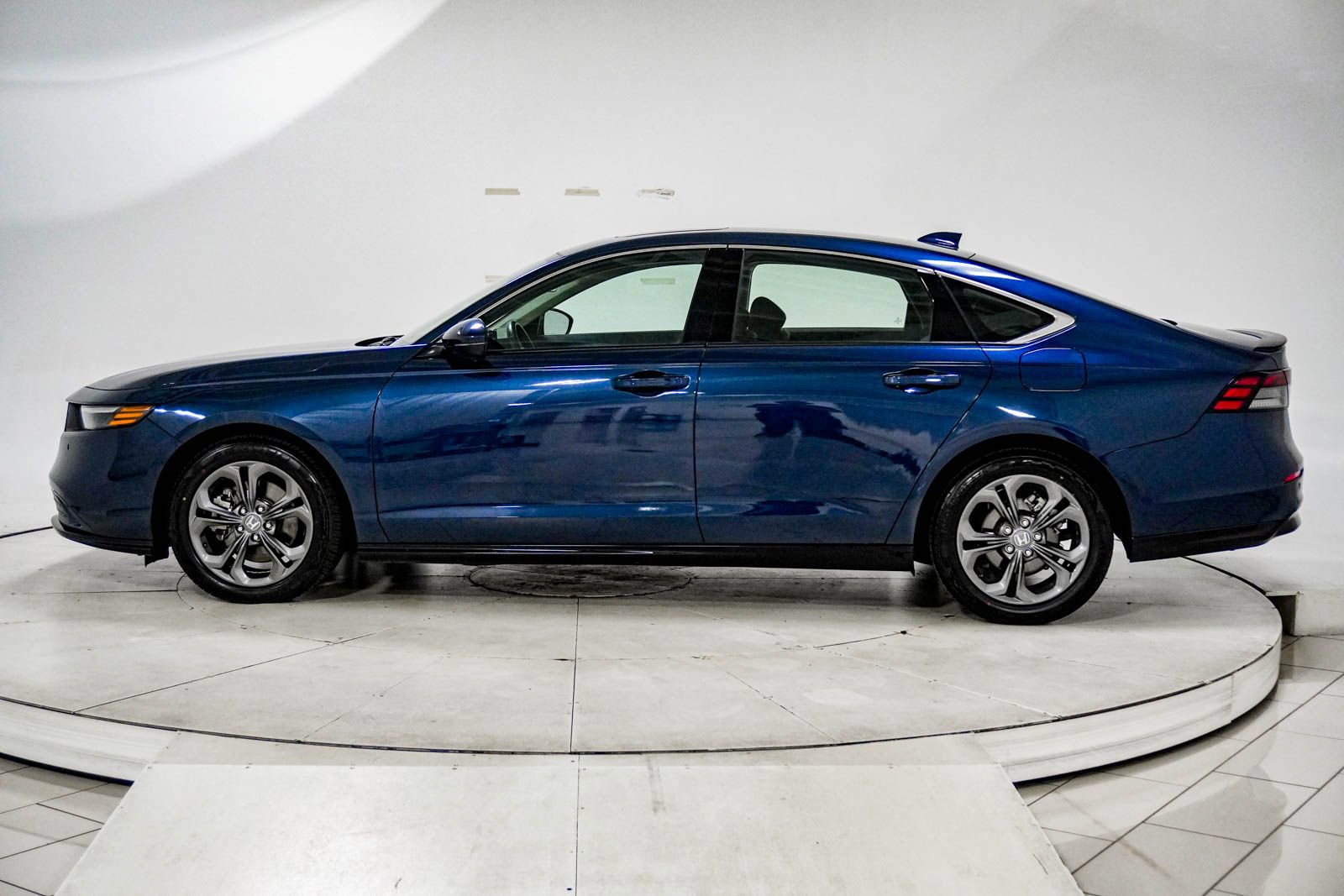 Certified 2025 Honda Accord EX-L image 5