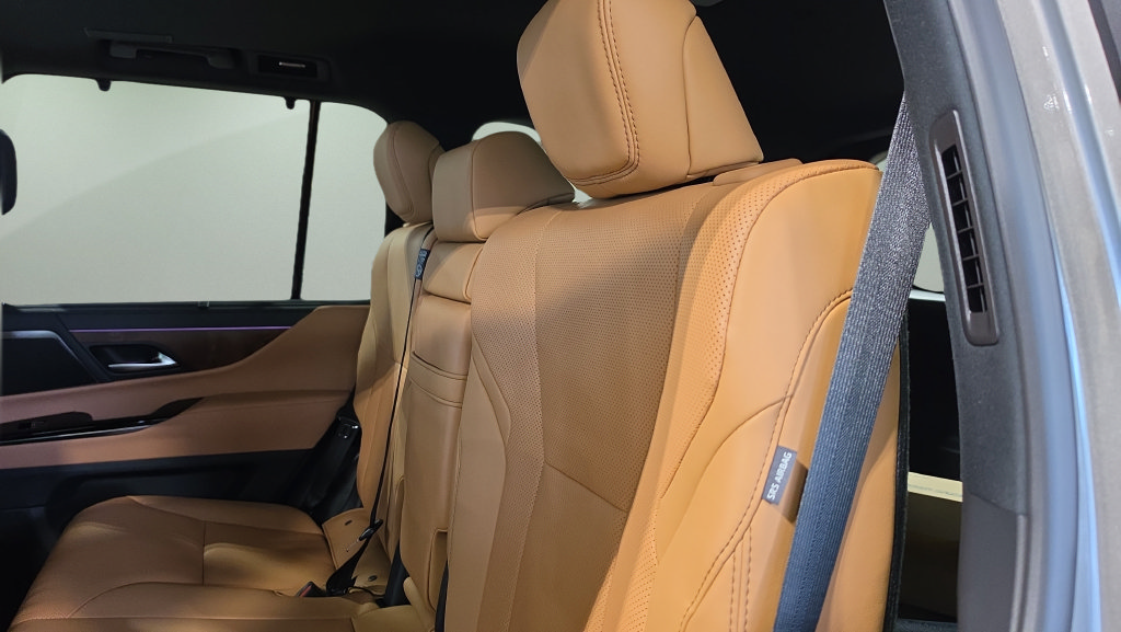 New 2026 Lexus LX 600 4WD w/ Luxury Package image 19