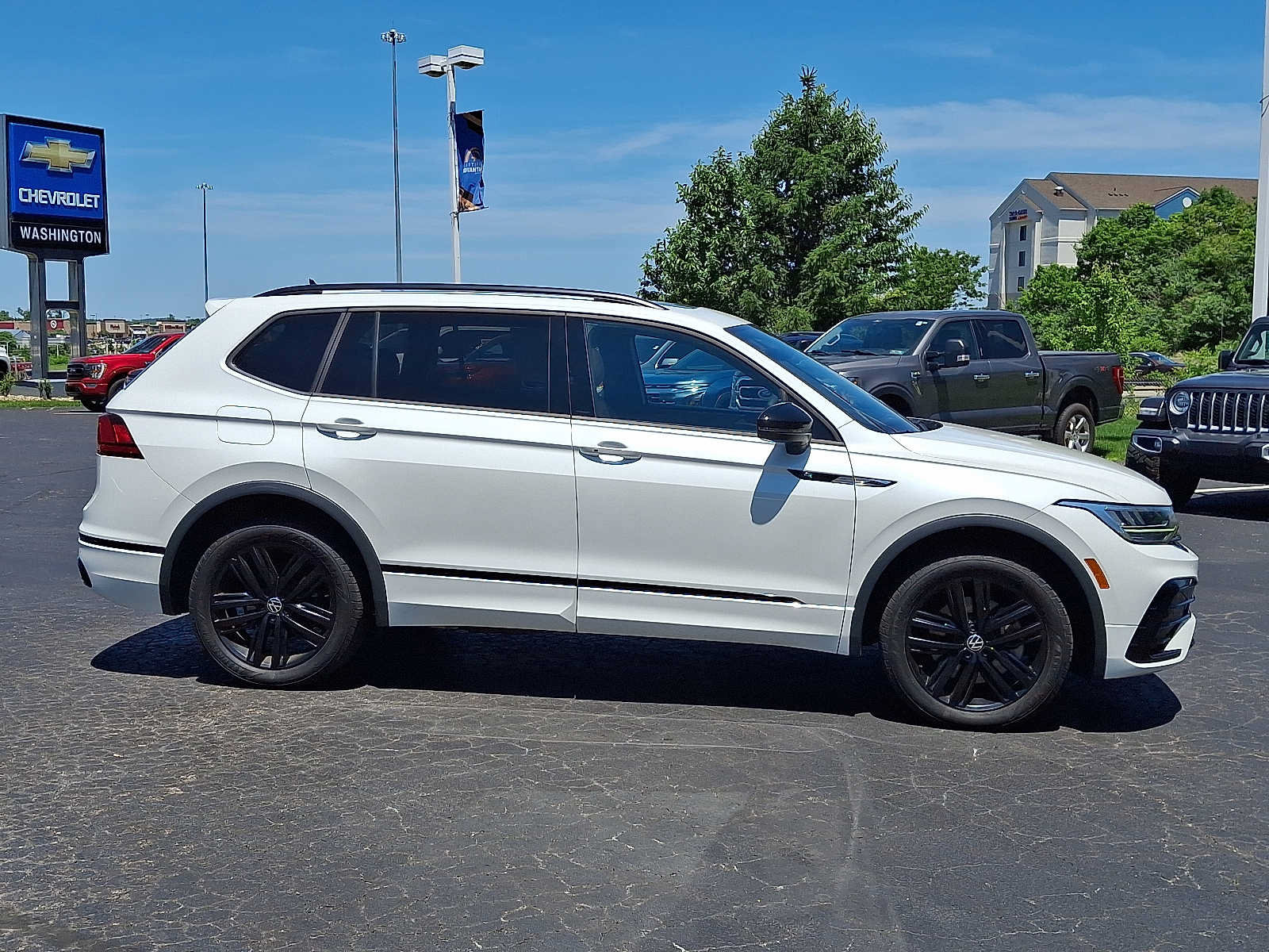 Used 2022 Volkswagen Tiguan SE R-Line AWD/4WD image 7
