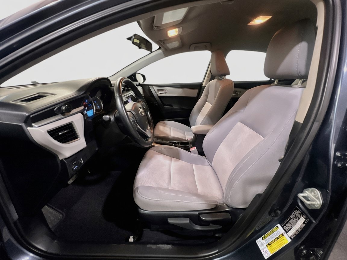 Used 2014 Toyota Corolla LE FWD image 14