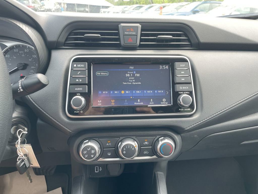 Used 2025 Nissan Versa S w/ Trunk Package image 28