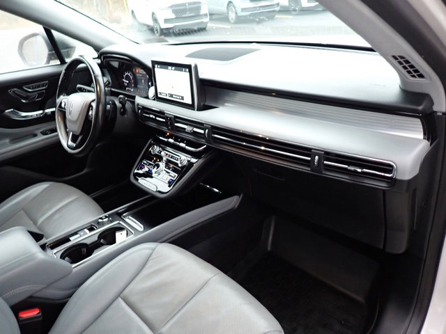 Used 2022 Lincoln Corsair AWD w/ Premium Package image 12