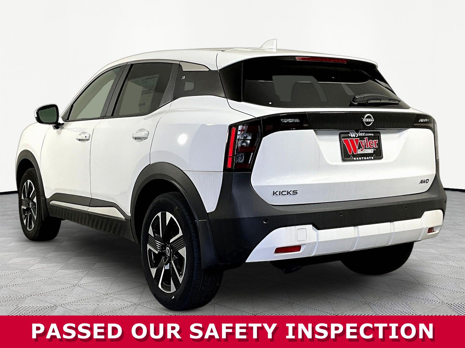 Certified 2025 Nissan Kicks SV AWD/4WD image 4