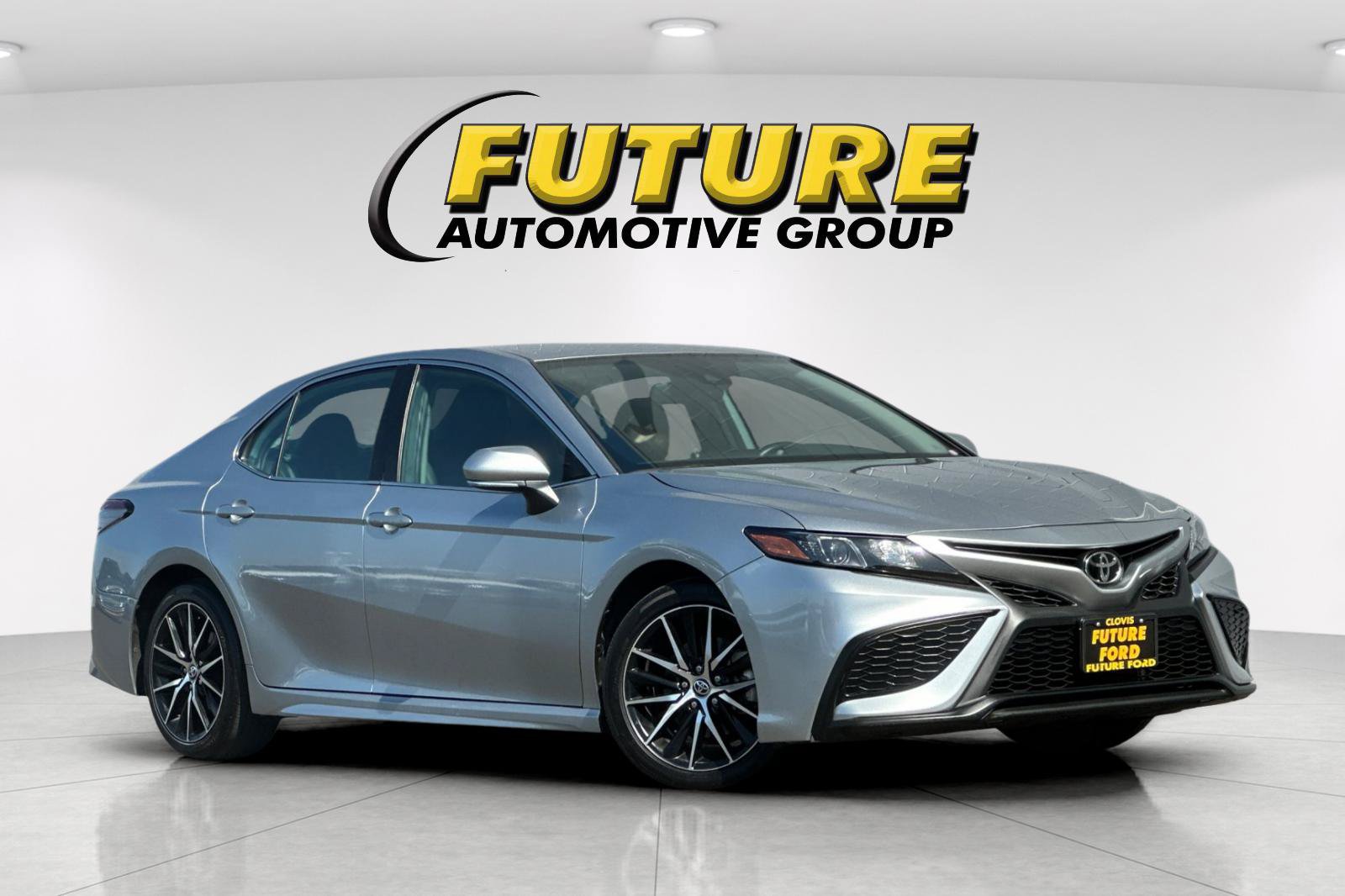 Used 2024 Toyota Camry SE w/ Convenience Package