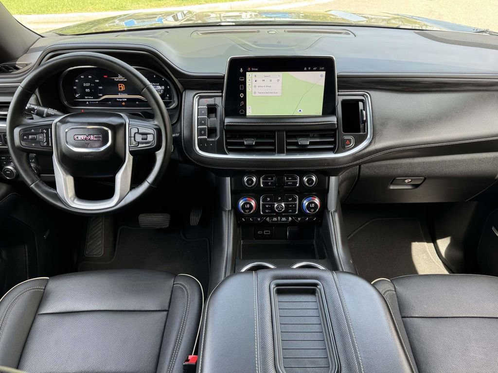 Used 2023 GMC Yukon SLT w/ SLT Luxury Package AWD/4WD image 3