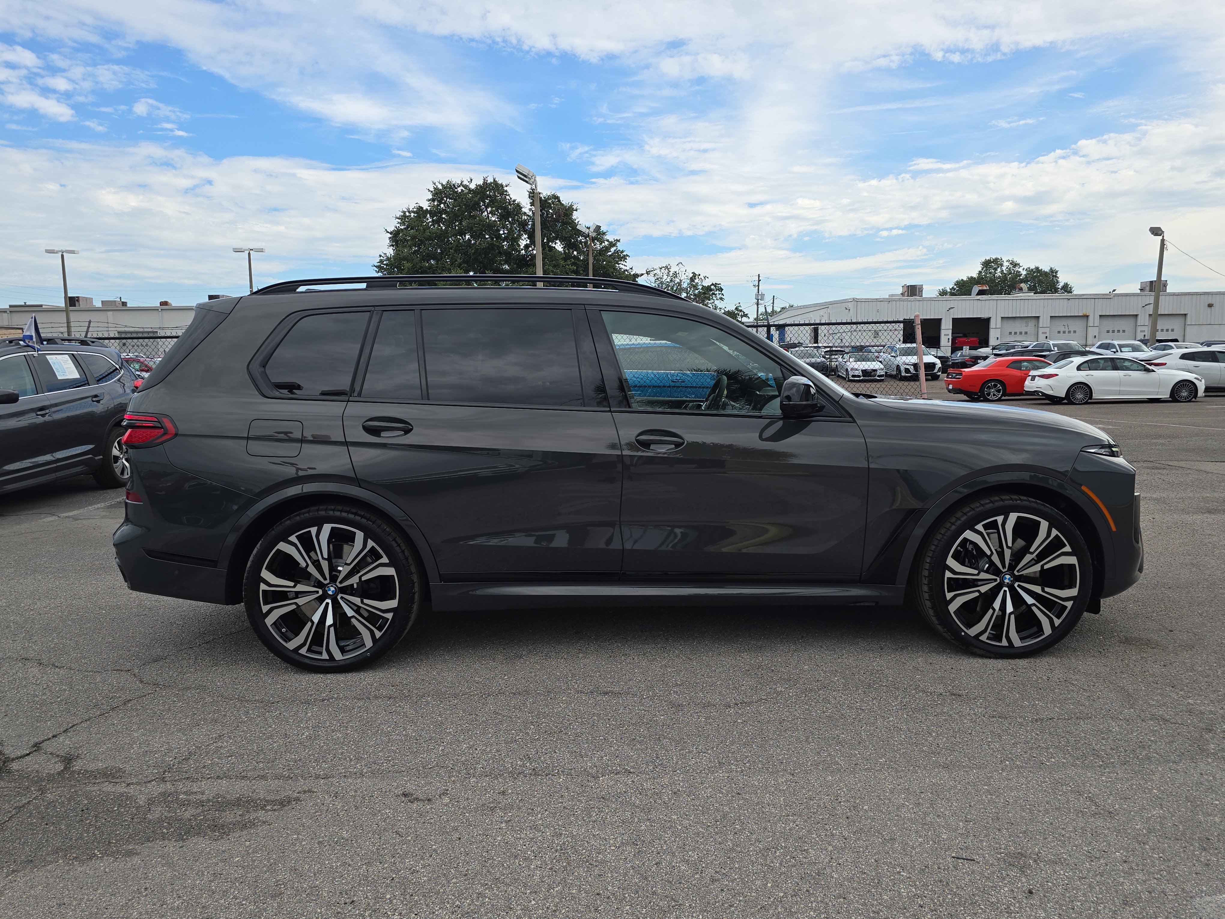 New 2026 BMW X7 M60i image 4