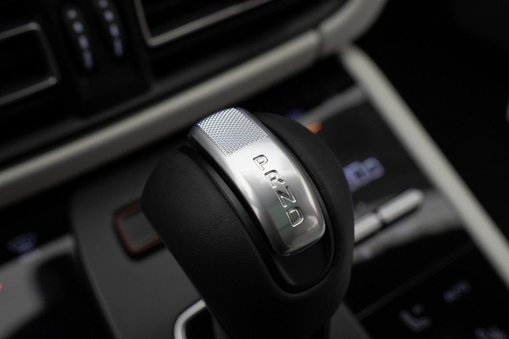 Certified 2023 Porsche Macan image 25