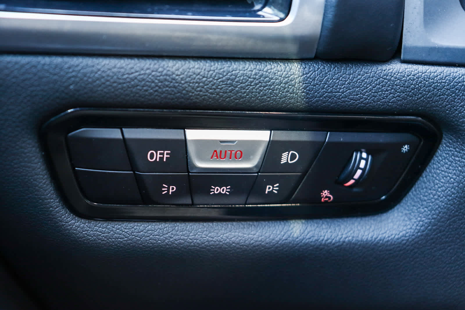 Used 2020 BMW M8 Coupe w/ Driving Assistance Package image 30