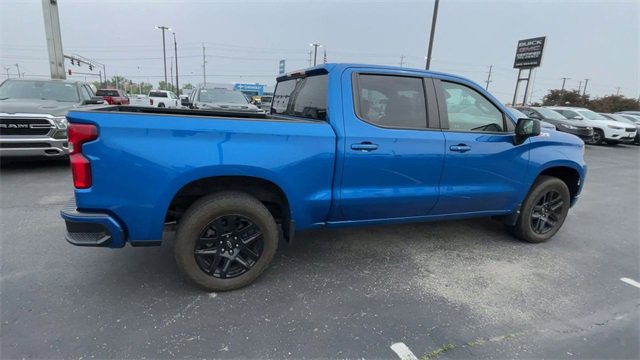 Used 2023 Chevrolet Silverado 1500 RST image 2