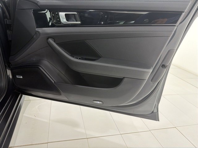 Used 2018 Porsche Panamera 4 image 18