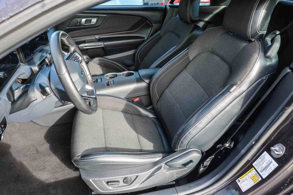 Used 2024 Ford Mustang Convertible image 8