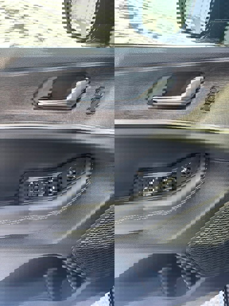 New 2025 Jeep Grand Cherokee L Limited image 9