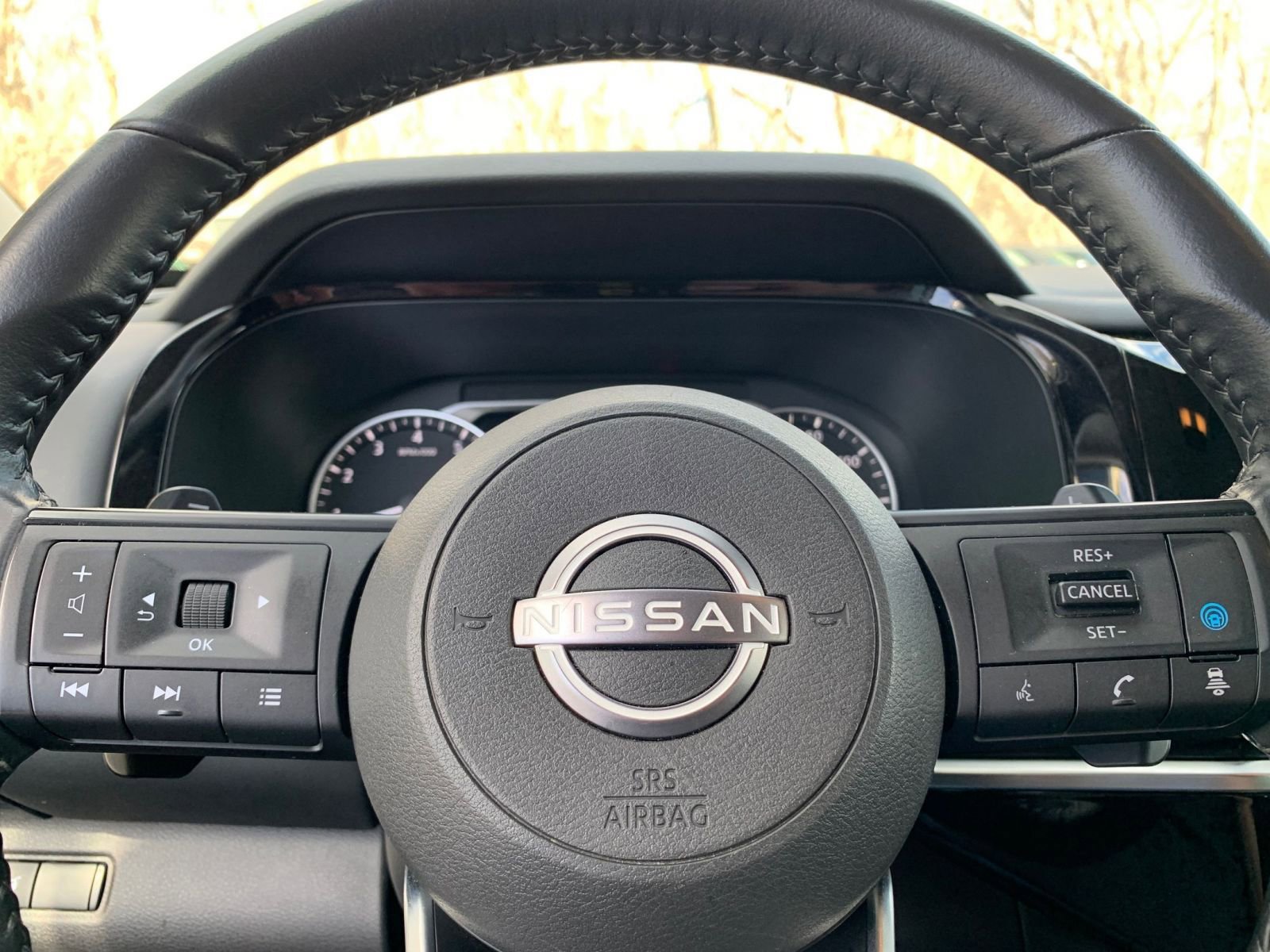 Used 2025 Nissan Pathfinder SV image 30